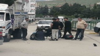 Ispartada kamyonet ile motosiklet çarpıştı: 1 yaralı