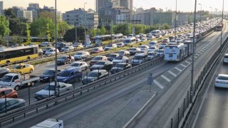 İstanbulda akşam saatlerinde trafik yüzde 78e ulaştı