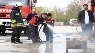 İtfaiye ekiplerinden özel bireylere yangın eğitimi