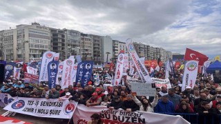 İzmirde 1 Mayıs coşkuyla kutlandı
