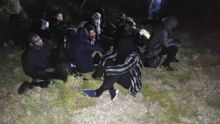 İzmirde 3ü çocuk 29 düzensiz göçmen yakalandı