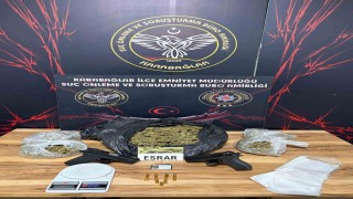 İzmirde motosikletle uyuşturucu sevkiyatı yapan 3 şüpheli kovalamaca sonucu yakalandı
