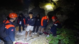 İzmirde ormanlık alanda kaybolan 4 genç sağ salim bulundu