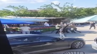 İzmirde pazarcılar arasında silahlı kavga kamerada