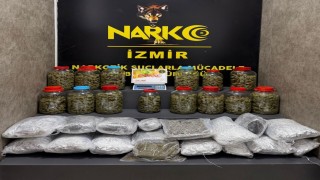 İzmirde zehir tacirlerine operasyon: 4 şüpheli tutuklandı