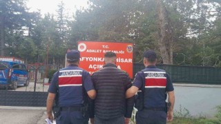 Jandarma çeşitli suçlardan aranan 10 kişiyi yakaladı
