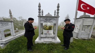 Jandarma şehit Özata kabri başında andı