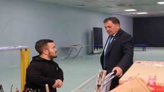 Kabakcı, Türkiyede tek olan antrenman salonunu inceledi