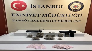 Kadıköyde narkotik operasyonu: İş yerindeki gizli bölmeden uyuşturucu çıktı