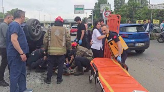 Kadıköyde sürücüsünün rahatsızlanması sonucu otomobil takla attı