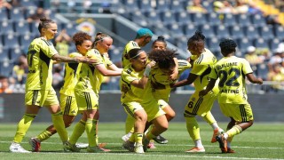 Kadın Futbol Süper Liginde şampiyon olan Fenerbahçe, Ünyeyi 8-0 yendi