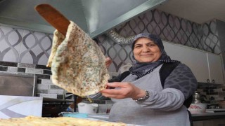 Kadınsın yapamazsın dediler, gözleme satarak 10 çocuk büyüttü
