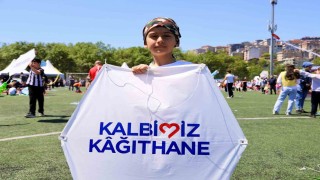 Kağıthanede gökyüzü şenlendi: 15 bin uçurtma dağıtıldı, dereceye girenlere ödül yağdı