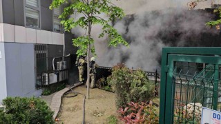 Kağıthanede metruk binada başlayan yangın yanındaki binaya sirayet etti: 1 yaralı