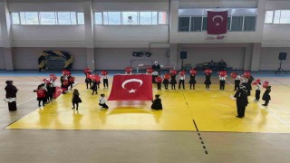 Kağızmanda okuma bayramı coşkusu: Minik öğrencilerden muhteşem gösteri