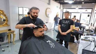 Kahramanmaraşta bir berber özel bireye meslek kapısı açtı