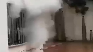 Kahramanmaraşta ev yangını: Mahsur kalan 3 kişiyi itfaiye kurtardı