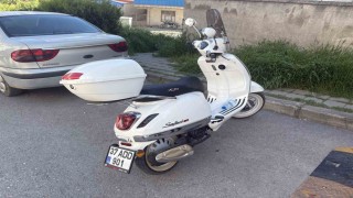 Kaldırıma çarpan motosikletin sürücüsü yaralandı