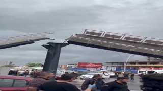 Kamyon üst geçide çarptı: 3 yaralı