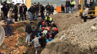 Kanalizasyon çalışması sırasında toprak altında kalan işçi kurtarıldı