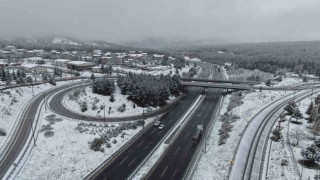 Kar yağışı sonrası beyaza bürünen alanlar dronla görüntülendi