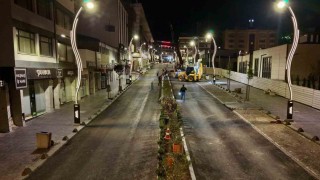Karabükte caddeler gece mesaisiyle yenileniyor