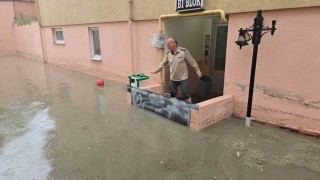 Karabükte sağanak yağış hayatı felç etti