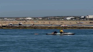 Karaburun Sahilinde boğulma tehlikesi geçiren kişi son anda kurtarıldı