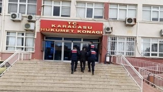 Karacasuda ruhsatsız silahlar ve tarihi eserler ele geçirildi