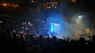 Karadeniz Ereğlide Wegh rüzgarı; gençler konserde coştu