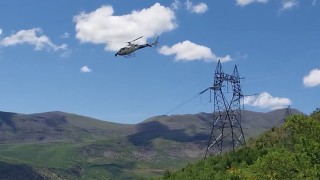 Karakaya Barajı ana elektrik iletim hattında helikopter destekli bakım