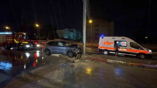 Karamanda cip trafik levhasına çarptı: 1 yaralı
