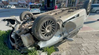 Karamanda takla atan otomobil sürücüsü yaralandı