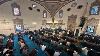 Karapınarda bayram namazında vatandaşlar camilere akın etti