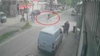 Kararsız bisikletli kazayı getirdi...Ne tarafa gideceğini şaşırınca motosikletliyle çarpıştı