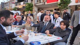 Kardeşlik ve dayanışma sofrası: Sancaktepeliler bayram sabahı Akın Caddesinde buluştu