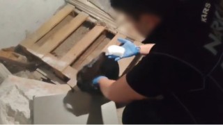 Karsta iş yerindeki 205 gram uyuşturucuyu Zeus buldu