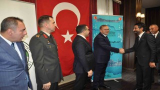 Karsta protokol bayramlaştı