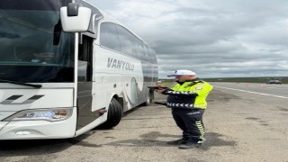 Karsta trafik denetimleri sürüyor
