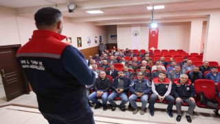 Karsta üreticilere kırsal kalkınma ve tasarruflu sulama desteği anlatıldı