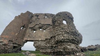 Karstaki bin yıllık Kız Kalesi yok olma tehlikesiyle karşı karşıya