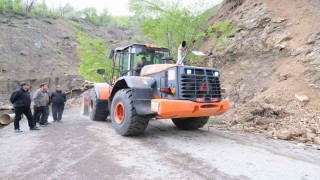 Kastamonuda heyelan sebebiyle kapanan yol ulaşıma açıldı