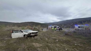 Kastamonuda su kanalına düşen otomobildeki 4 kişi yaralandı