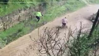 Kavakta etkili olan yağışlar yolları dereye çevirdi