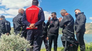 Kaymakam Öztoprak: Arama faaliyetleri 51 personel, 13 dalgıç ve 6 bot ile titizlikle devam etmektedir