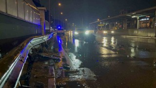 Kaza yaptı, motor yerinden çıktı: 1i ağır 2 yaralı