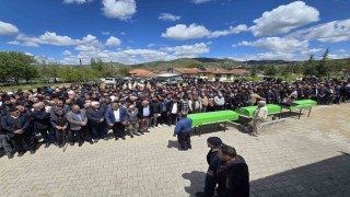 Kazada hayatını kaybeden 2 öğrenci ve servis sürücüsü defnedildi