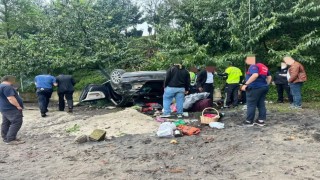 Kediye çarpmamak için manevra yapınca araç plaja uçtu: 4 yaralı
