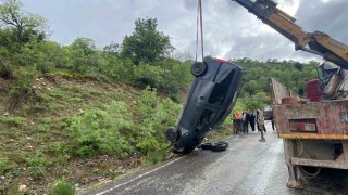 Kemaliyede yağış nedeniyle araç takla attı