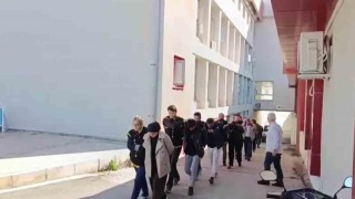 Kendilerini hakim, savcı ve polis olarak tanıtıp milyonluk vurgun yapan şebeke çökertildi
